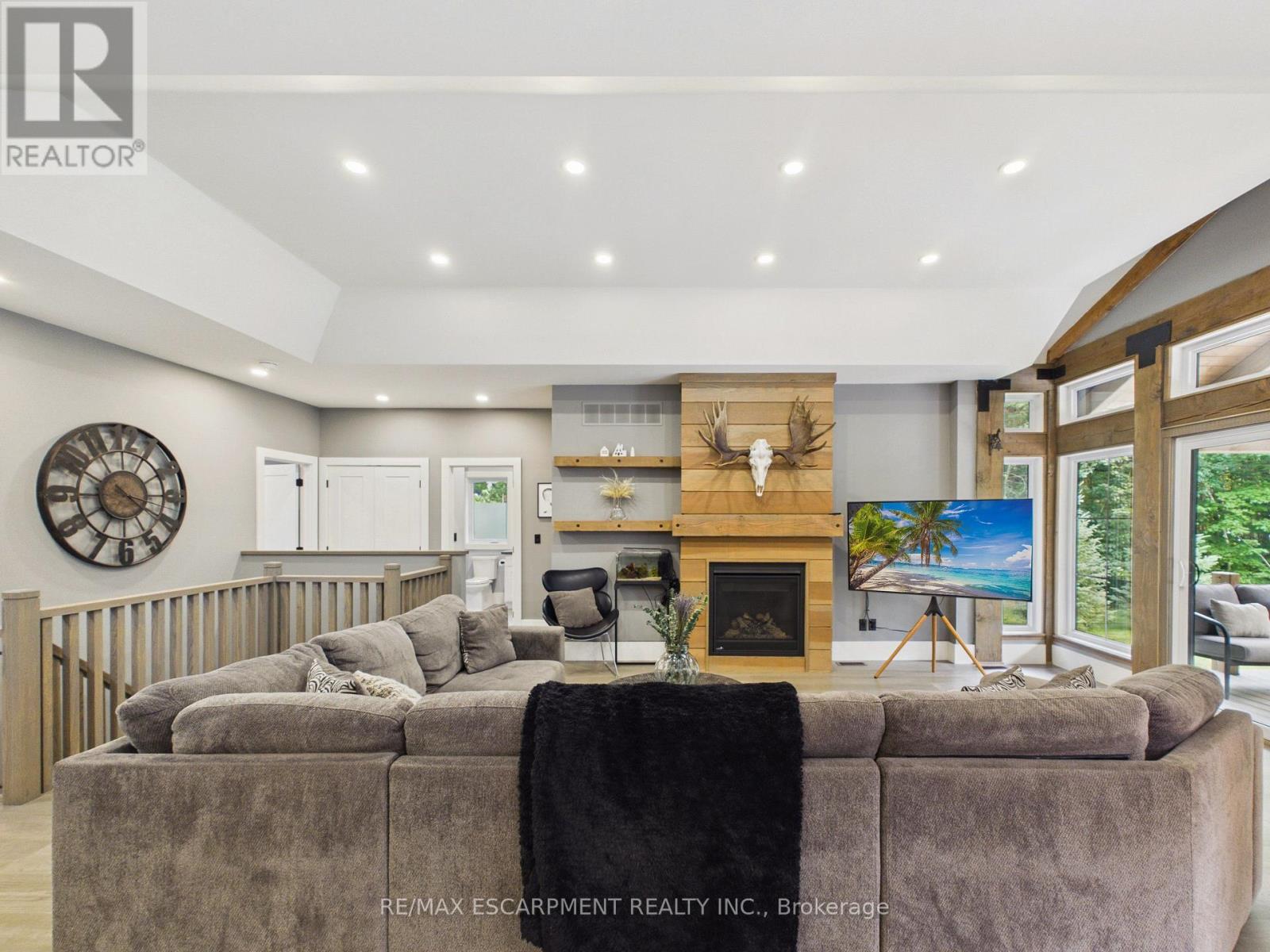 1039 XAVIER STREET - 10