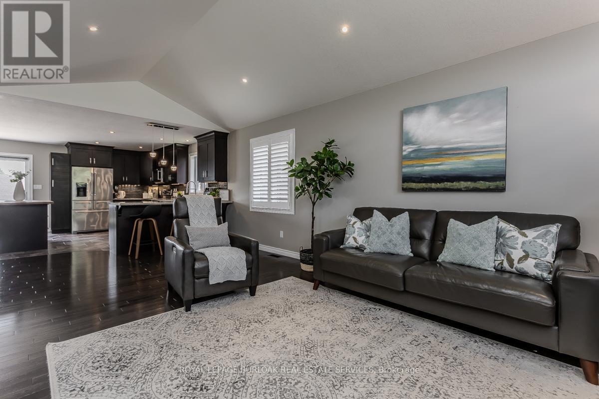 38 TAN AVENUE - Image 8