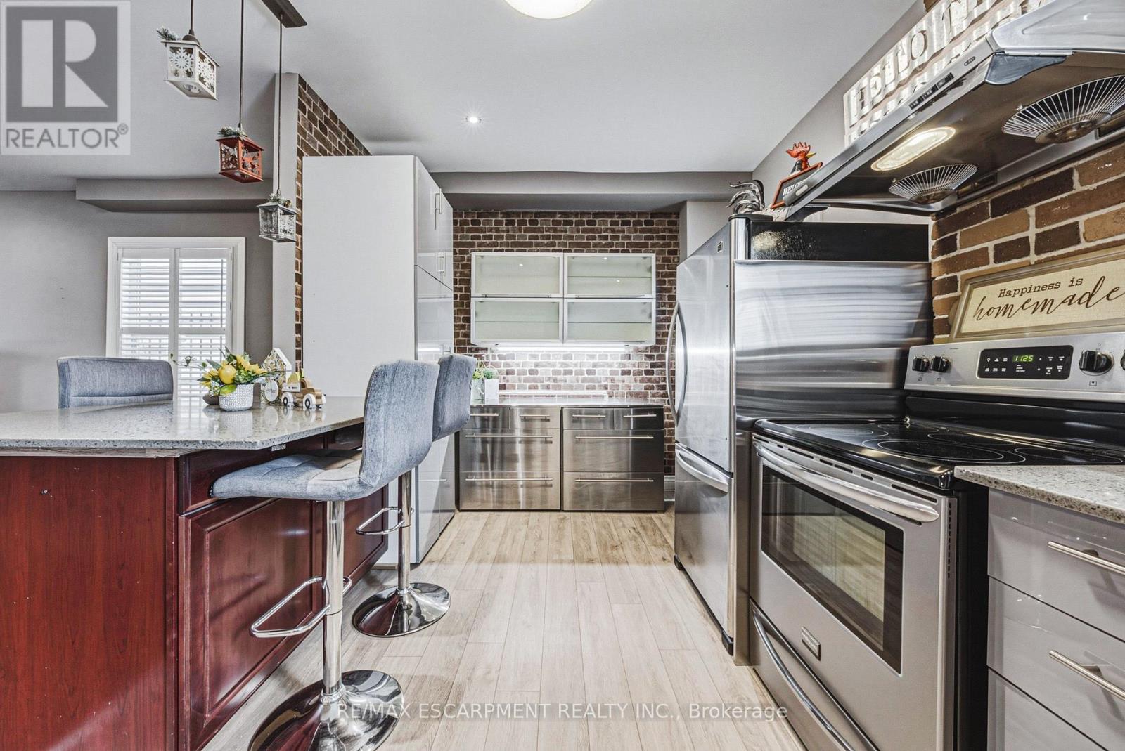 218 GROSVENOR AVENUE N - 10