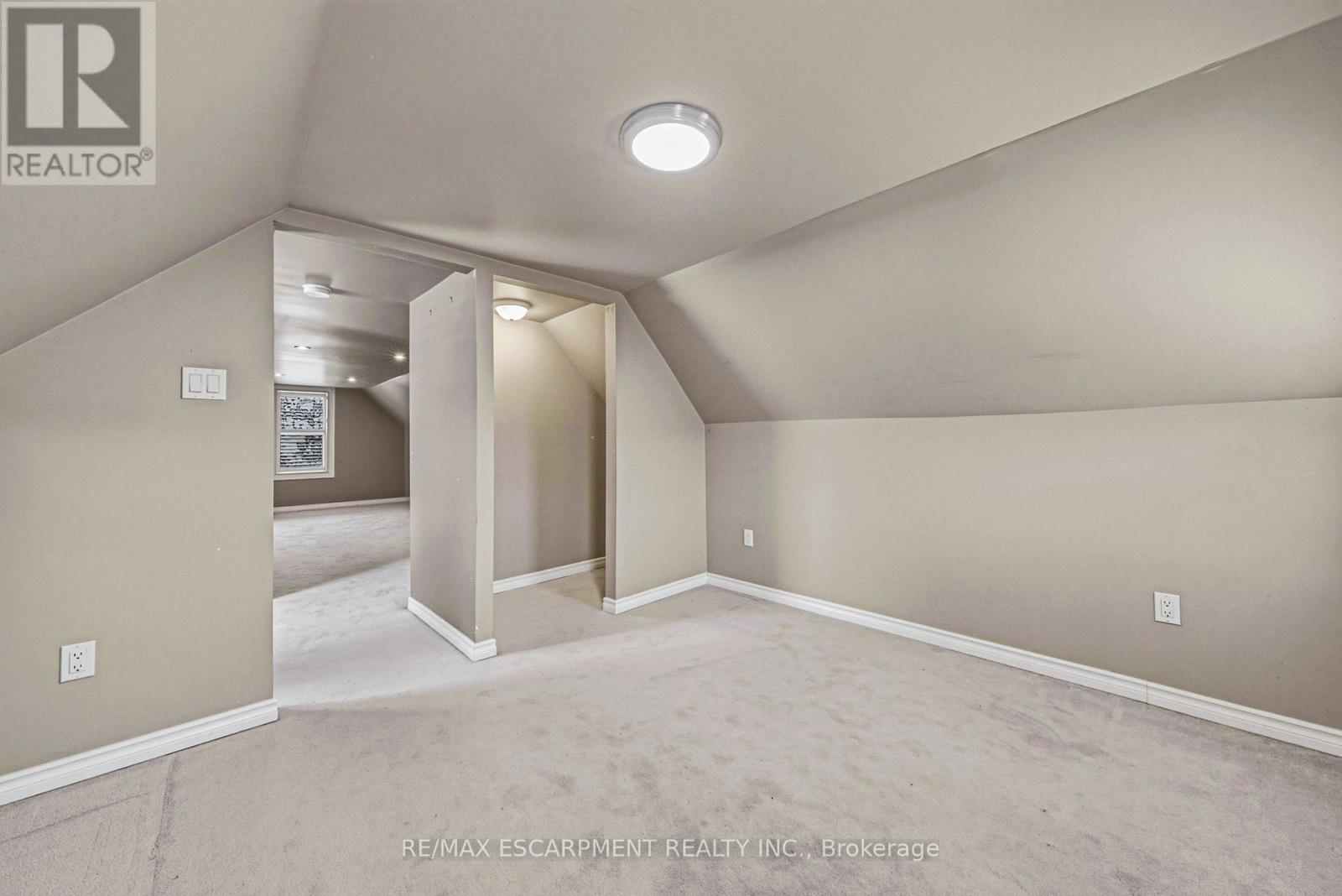 218 GROSVENOR AVENUE N - 24