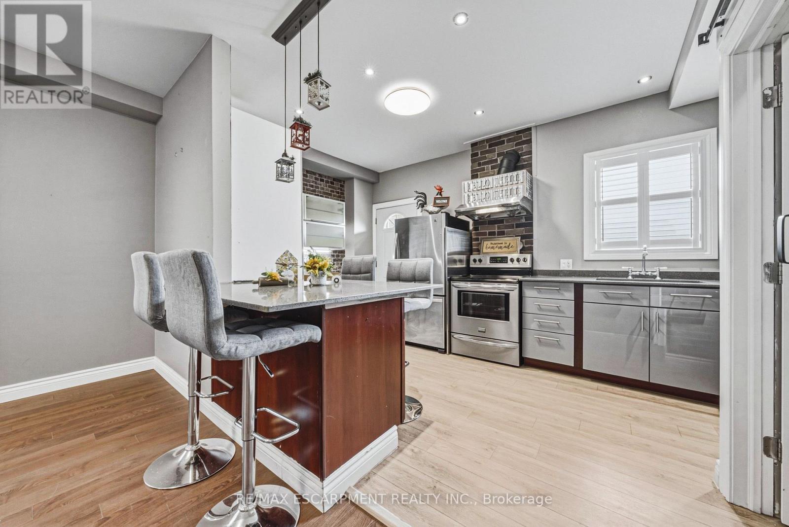 218 GROSVENOR AVENUE N - 8