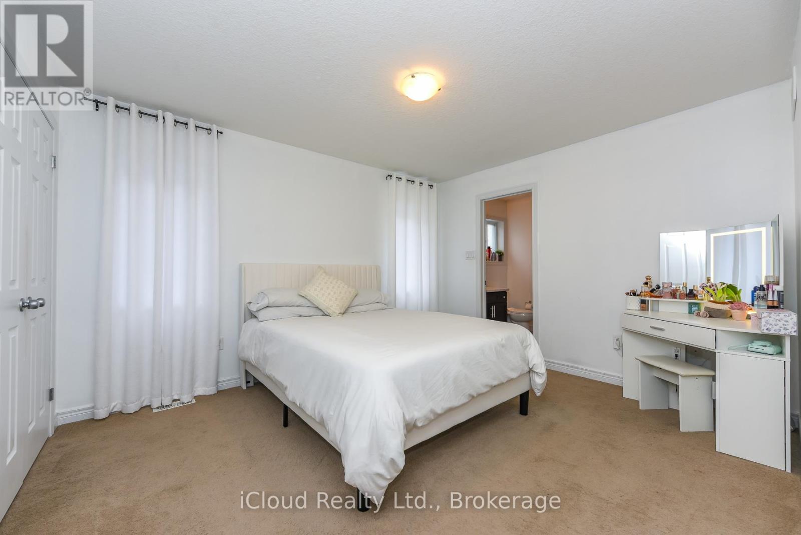 132 DRONE CRESCENT - 26