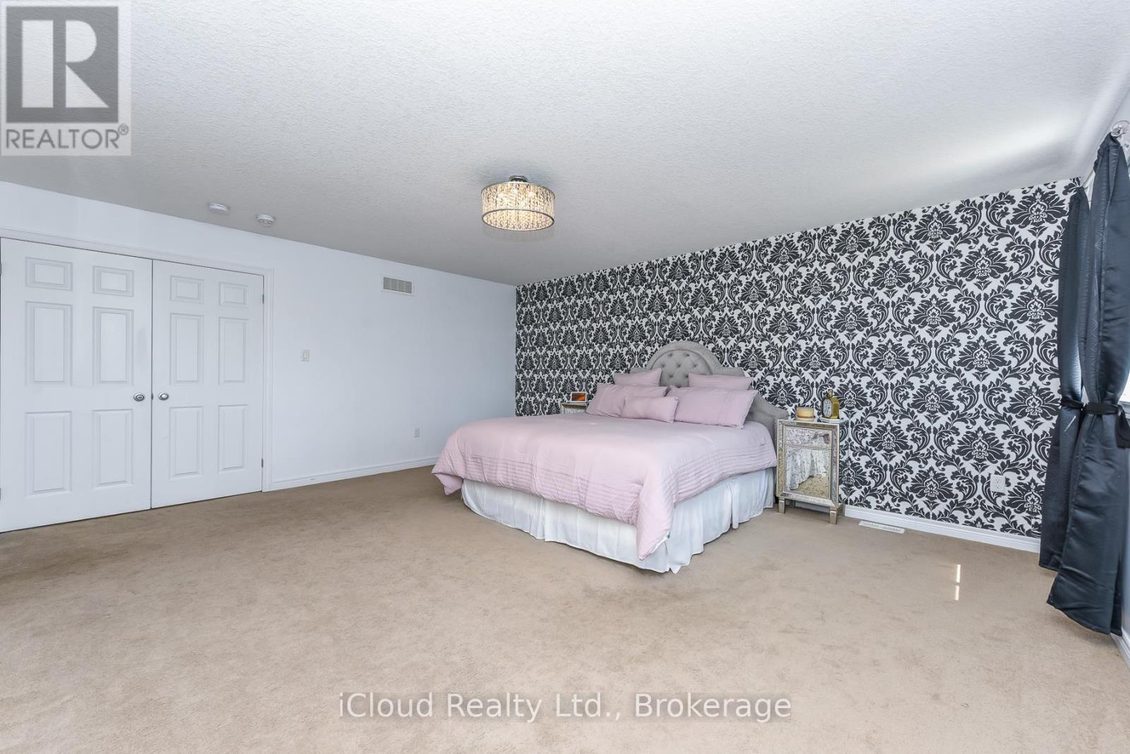 132 DRONE CRESCENT - 34