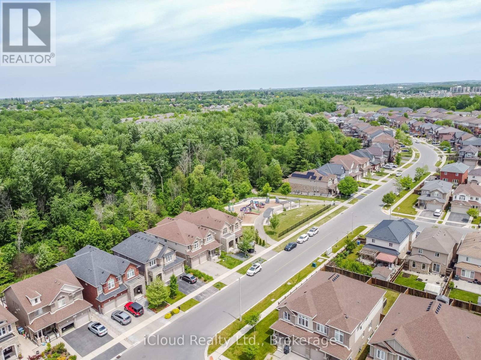 132 DRONE CRESCENT - 39