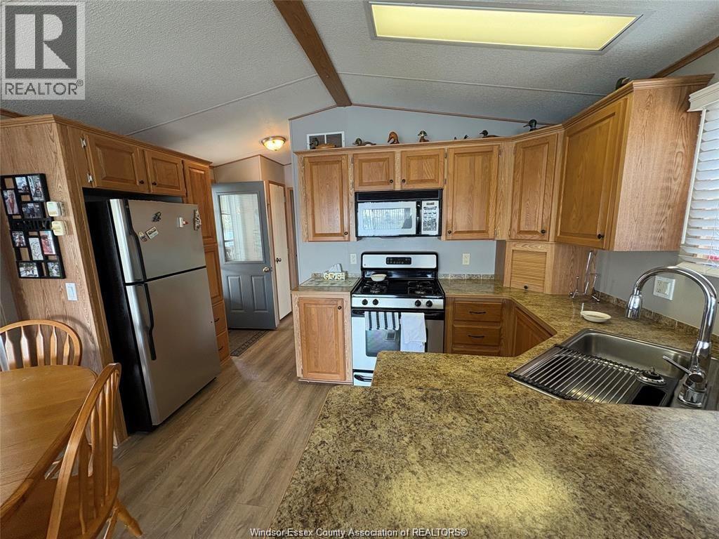 16 MULBERRY LANE - 24