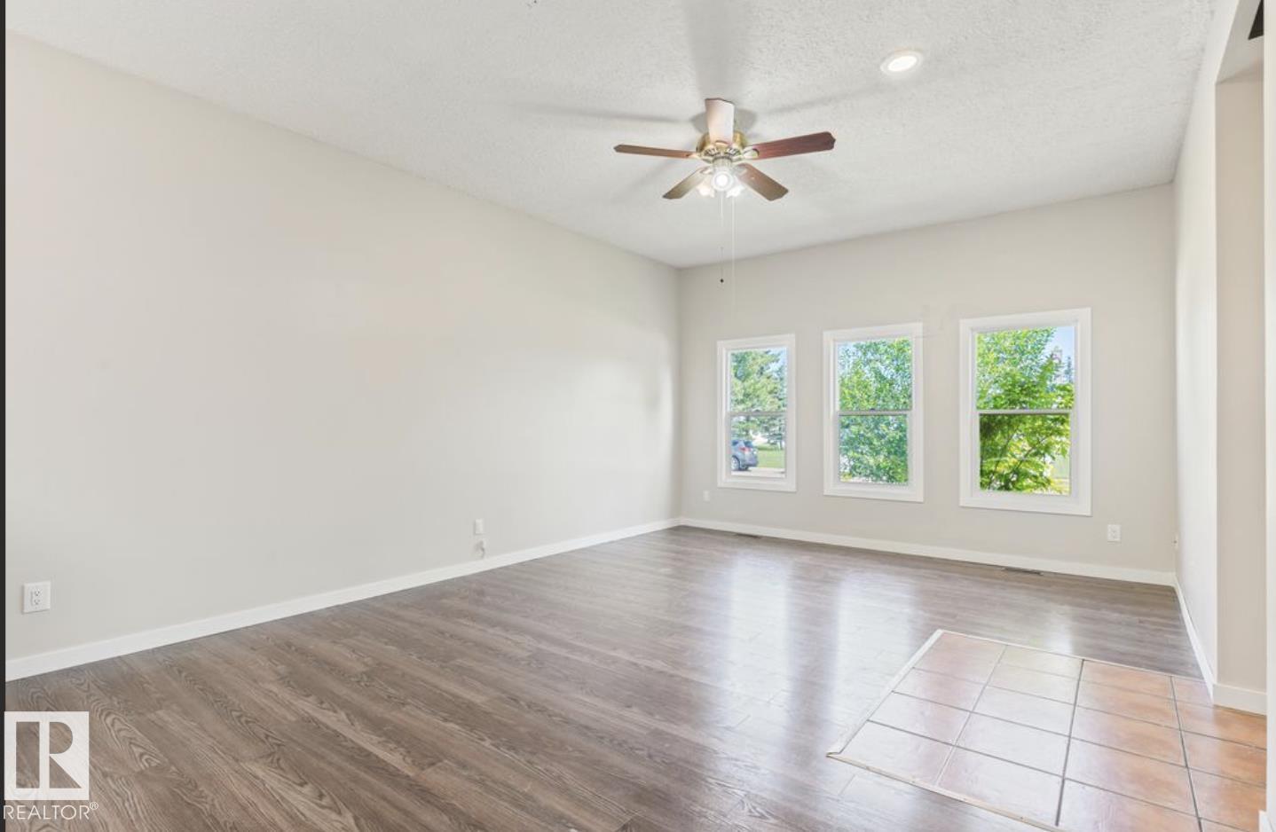 10211 95 Ave - 10