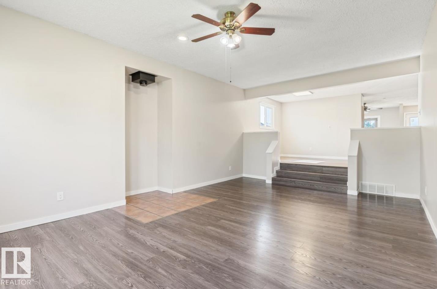 10211 95 Ave - 14