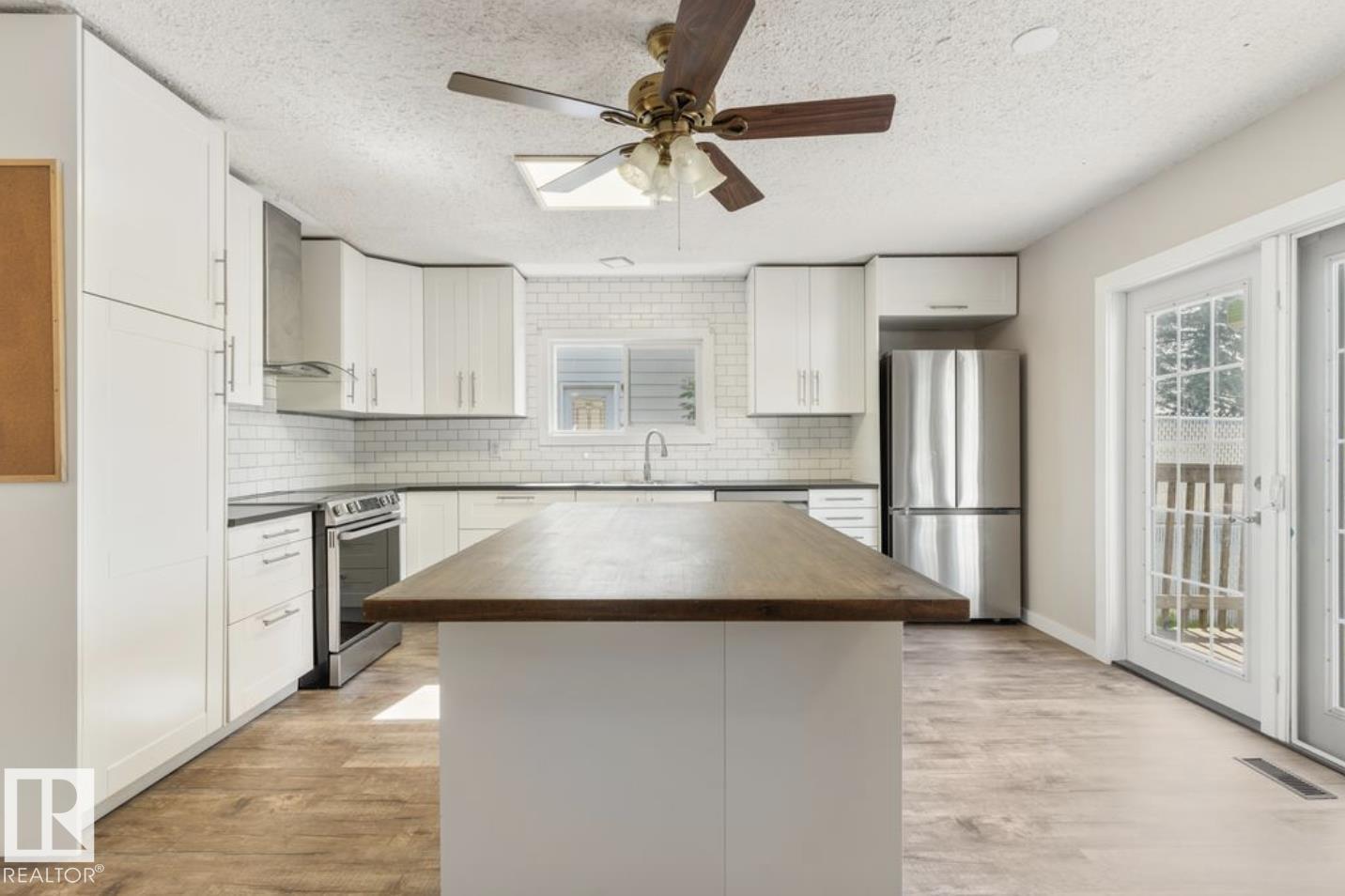 10211 95 Ave - 16