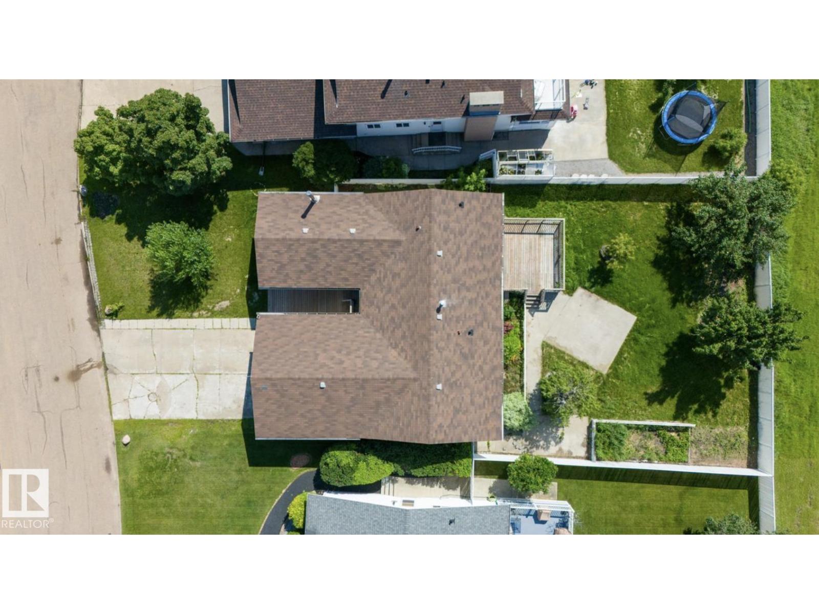 10211 95 Ave - 2