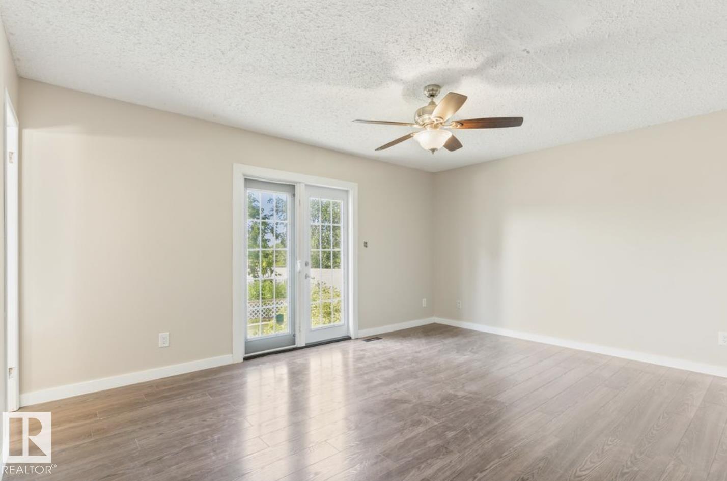 10211 95 Ave - 21
