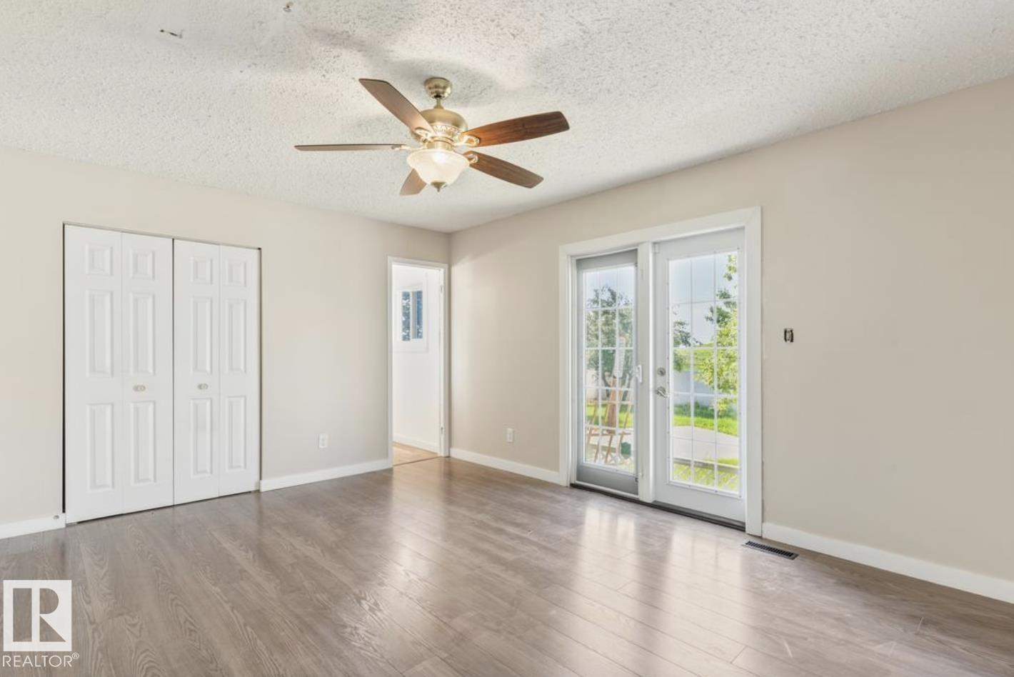 10211 95 Ave - 23