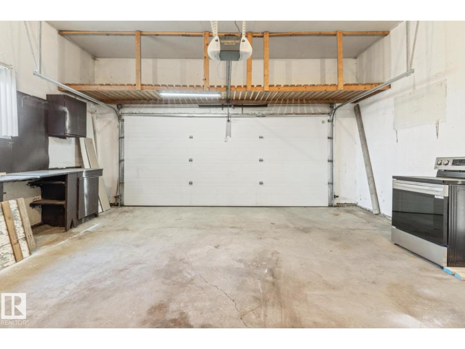 10211 95 Ave - 50