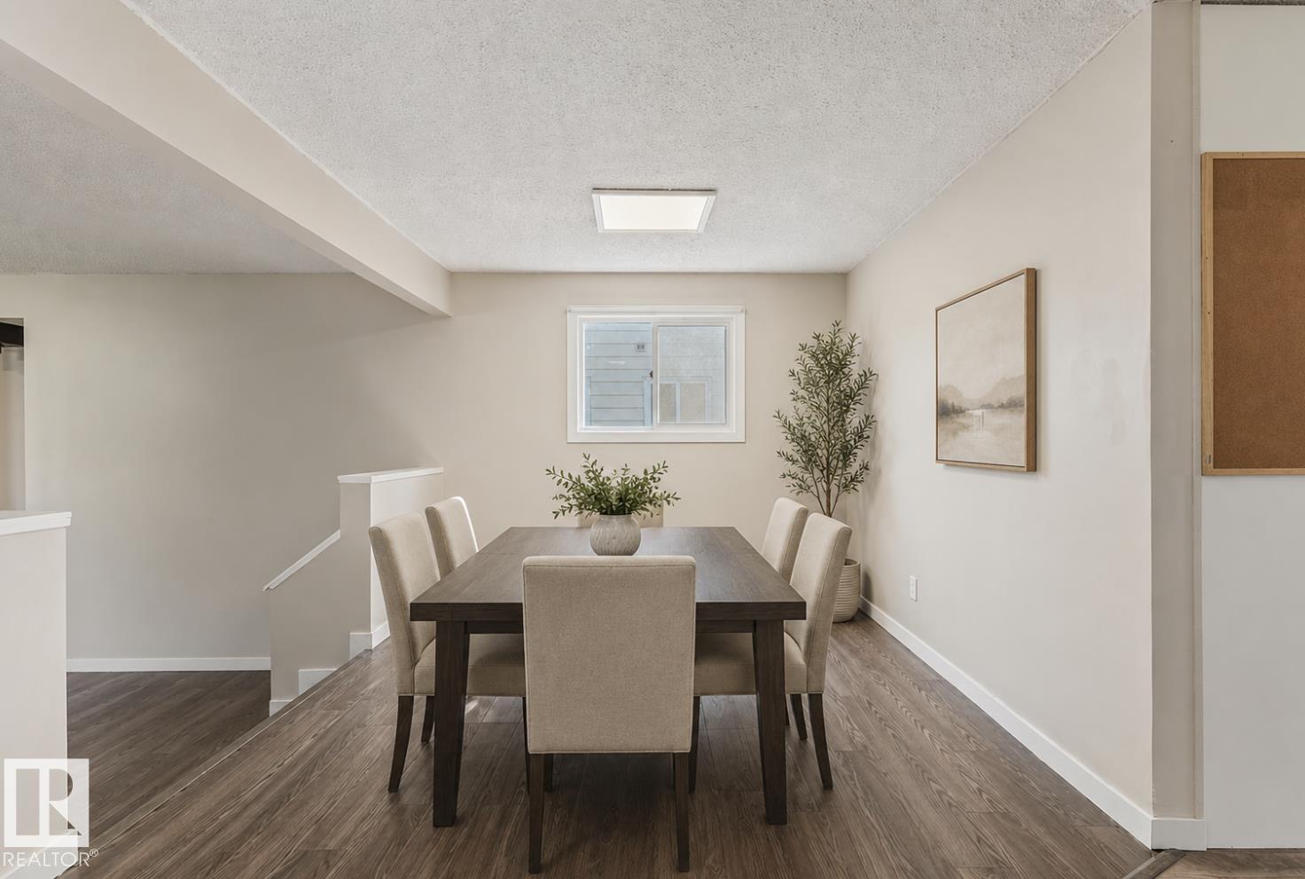 10211 95 Ave - 7