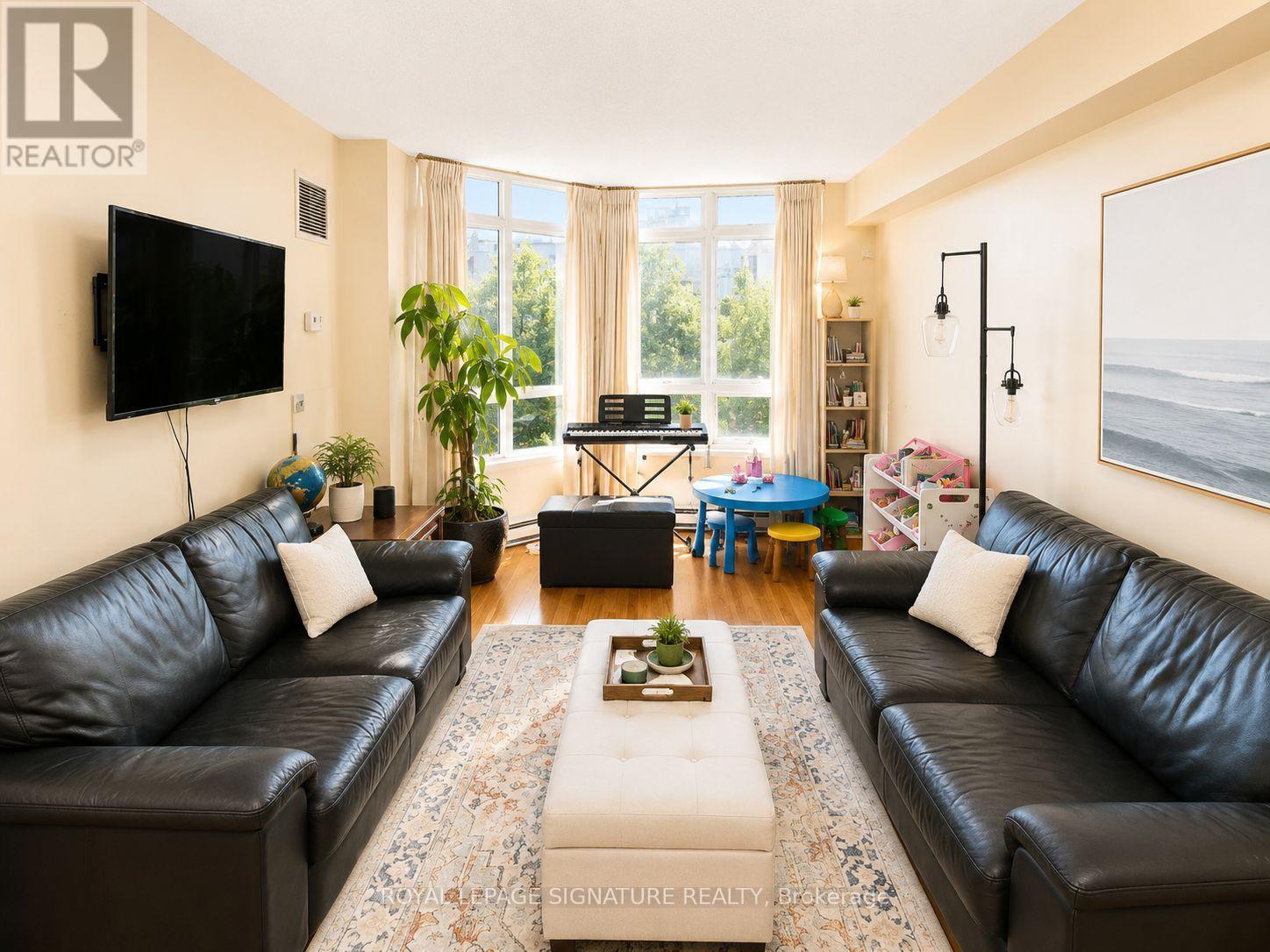 #323 80 HARRISON GARDEN BOULEVARD - 3