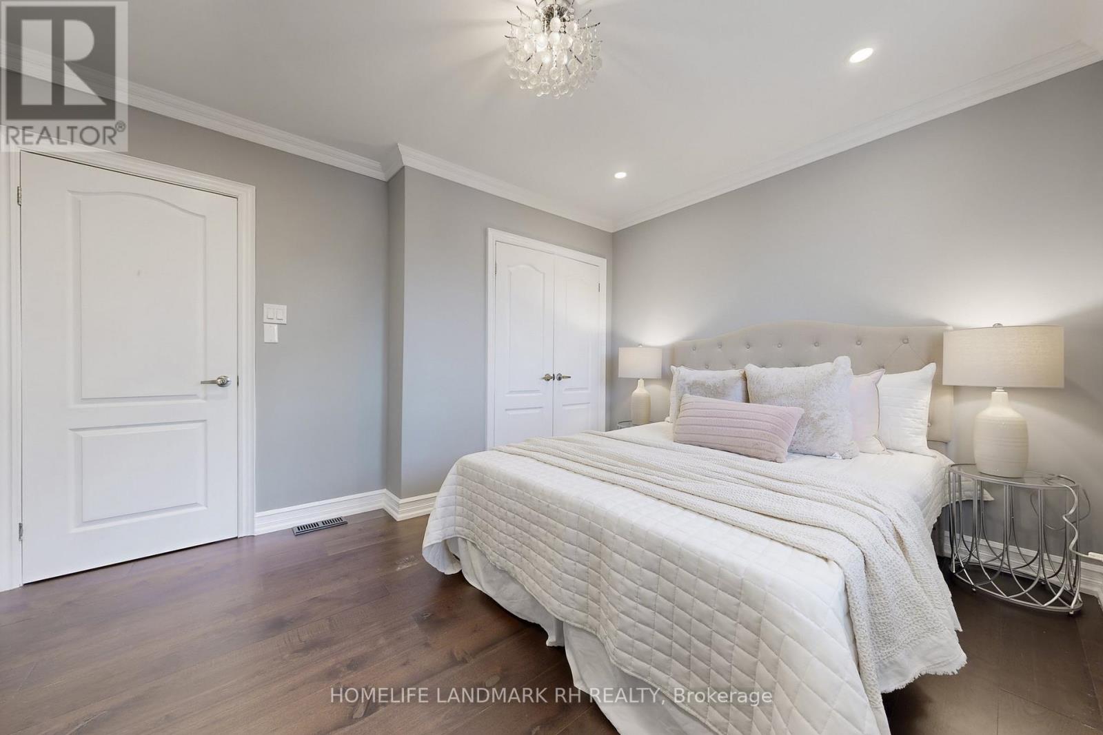 88 RIVERGLEN DRIVE - 24