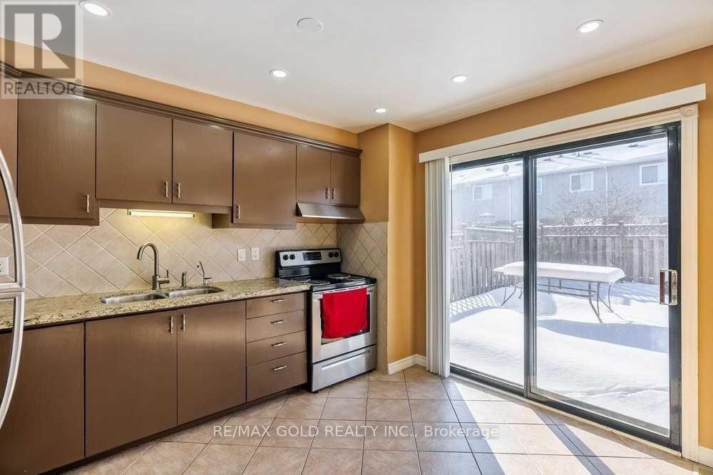573 BURNETT AVENUE - 12