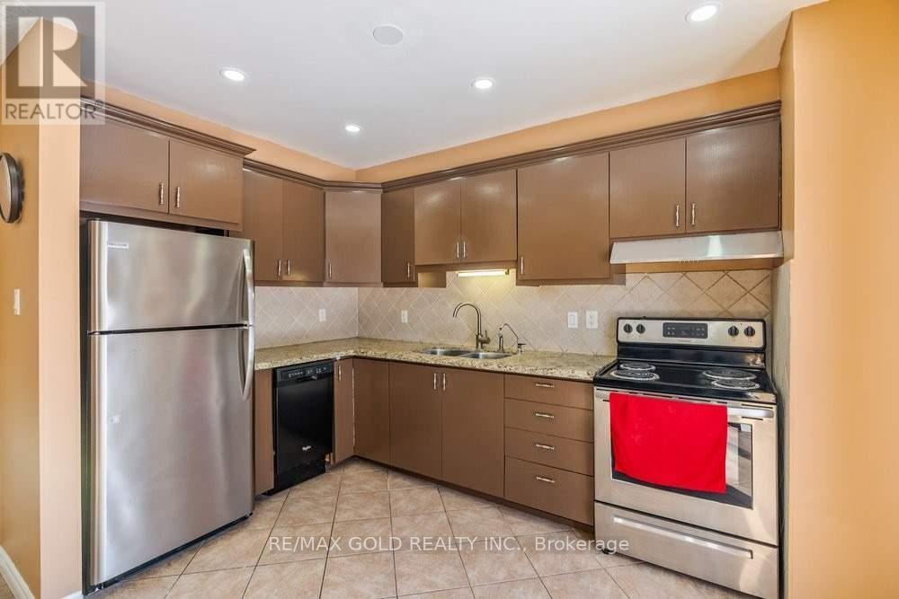 573 BURNETT AVENUE - 13