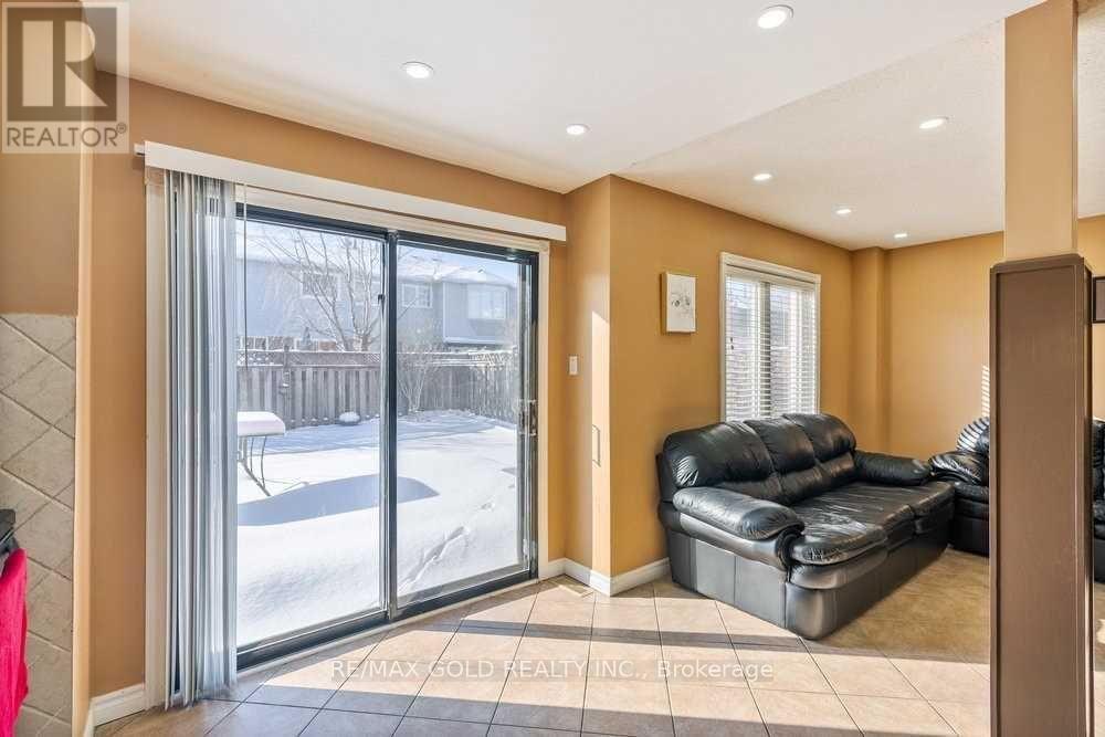 573 BURNETT AVENUE - 14
