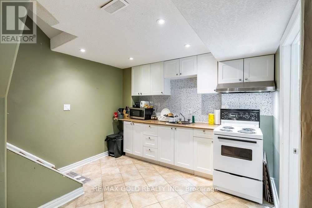573 BURNETT AVENUE - 26