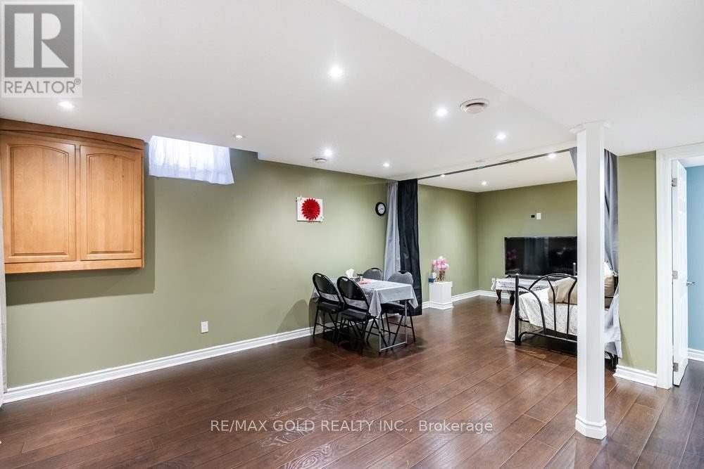 573 BURNETT AVENUE - 28