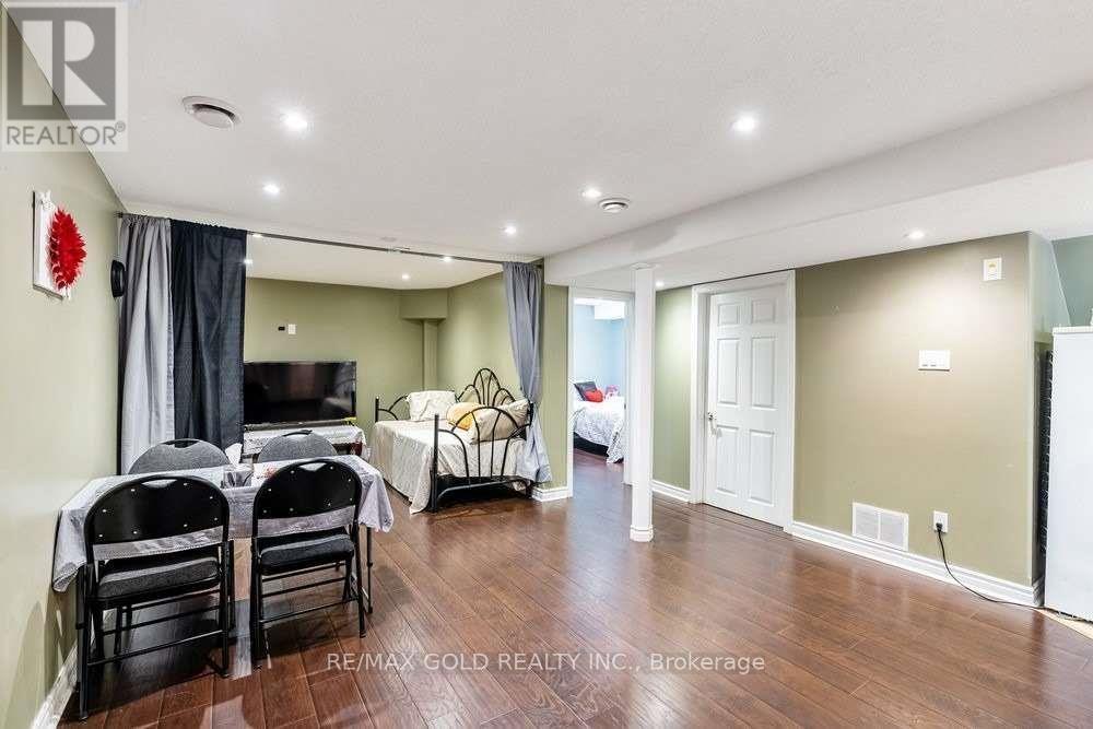 573 BURNETT AVENUE - 30
