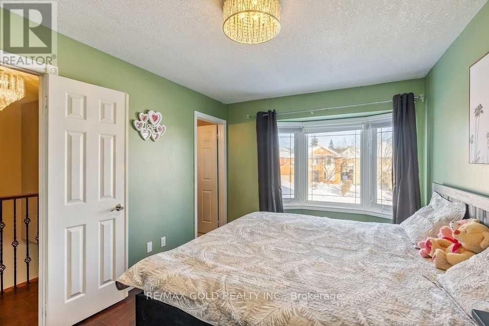 573 BURNETT AVENUE - 18