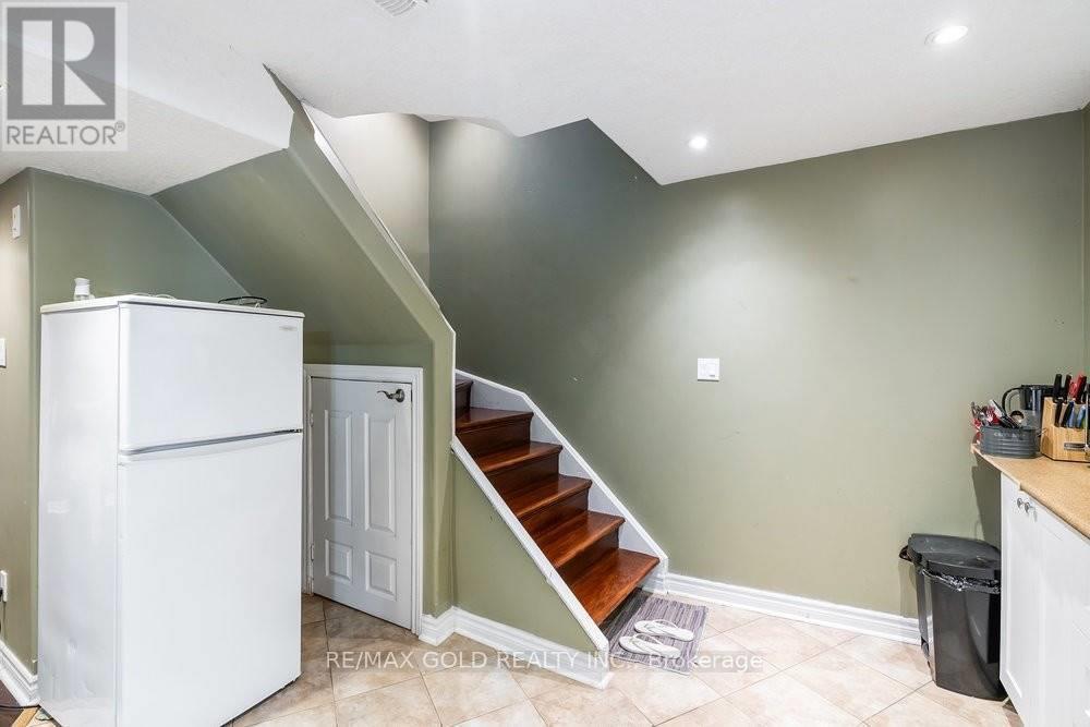 573 BURNETT AVENUE - 25