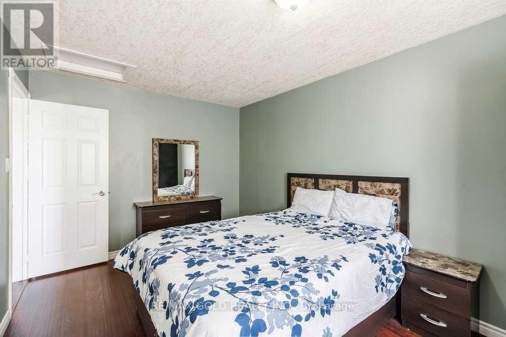 573 BURNETT AVENUE - 21