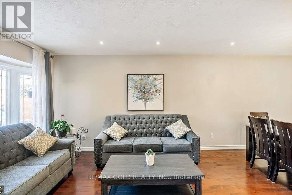 573 BURNETT AVENUE - 5
