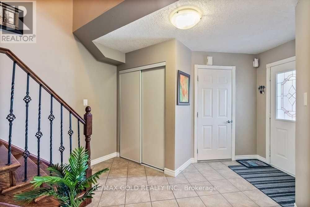 573 BURNETT AVENUE - 3