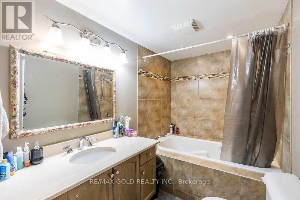 573 BURNETT AVENUE - 32