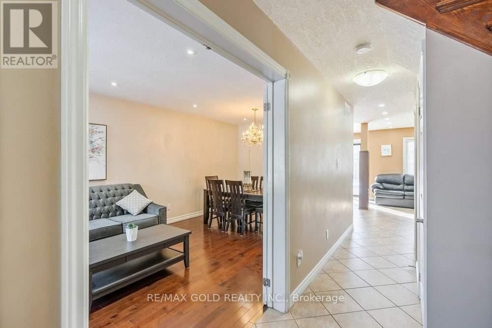 573 BURNETT AVENUE - 4