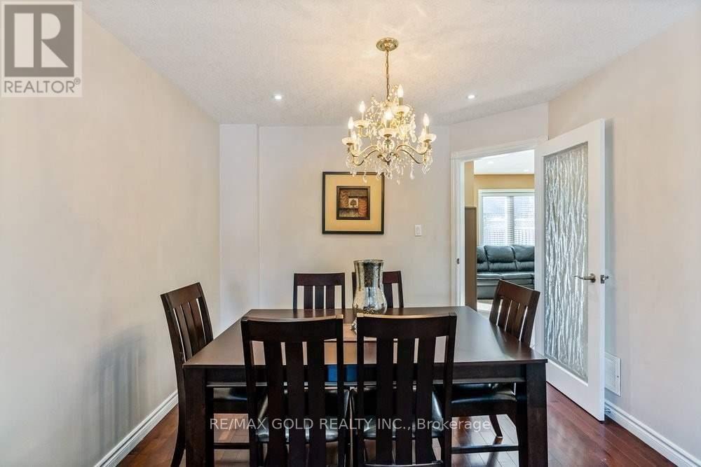 573 BURNETT AVENUE - 8