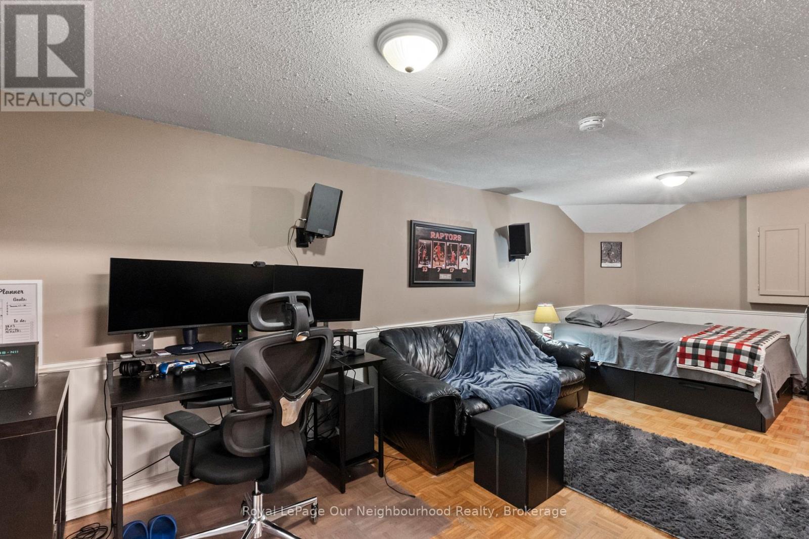 23 WOODWARD DRIVE - 33