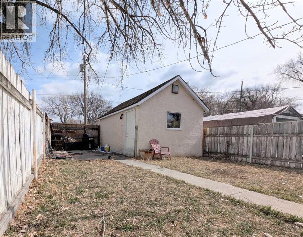 915 8 Street S - Image 27