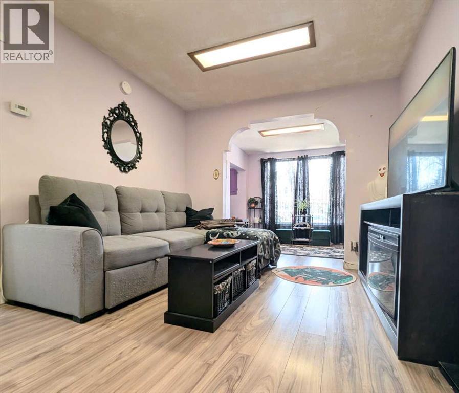 915 8 Street S - Image 6