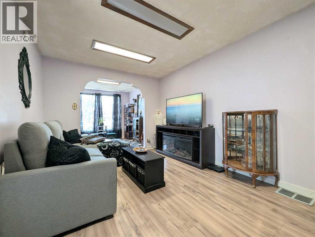 915 8 Street S - Image 7