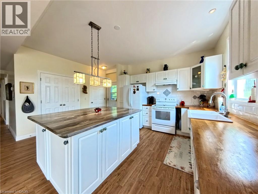 244 RIVERVIEW Drive - Image 10