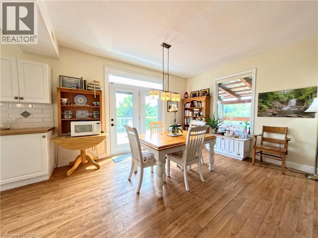 244 RIVERVIEW Drive - Image 11