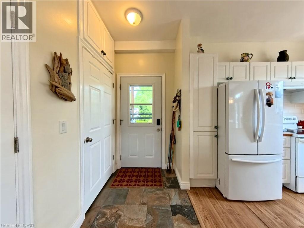 244 RIVERVIEW Drive - Image 6