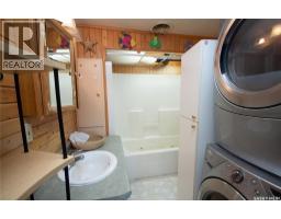 Den - 12 Highland Avenue, Jackfish Lake, SK S0M1X0 Photo 8
