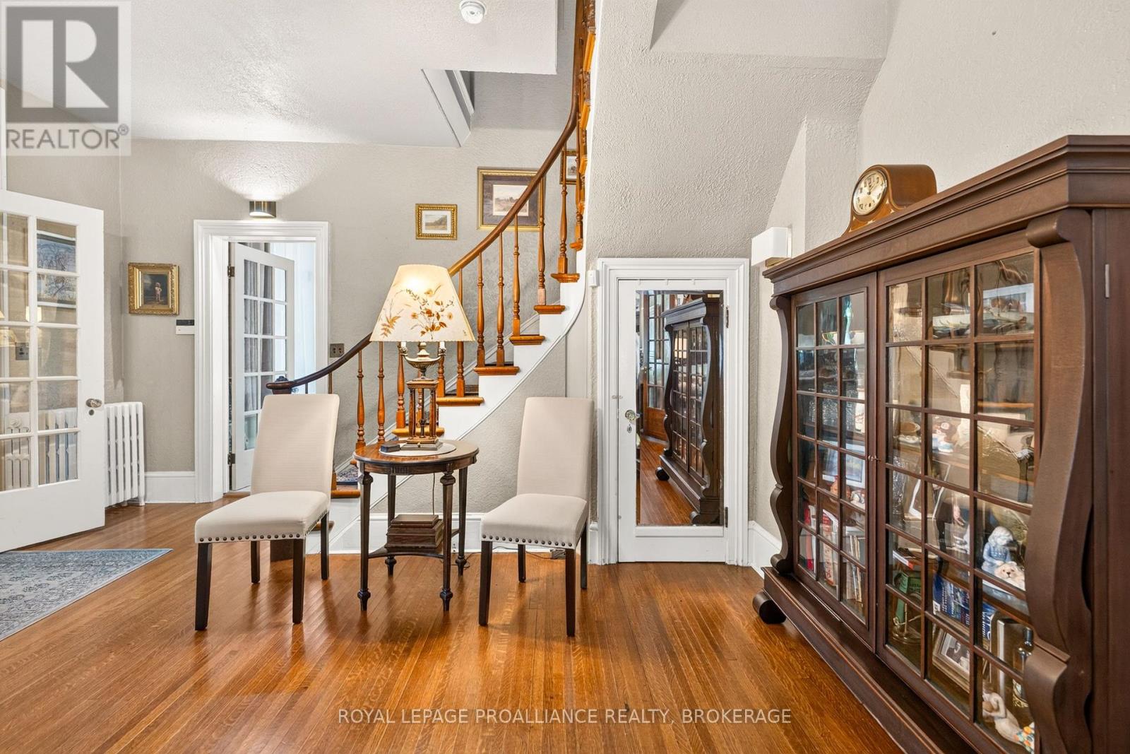 223 KING STREET W - 11