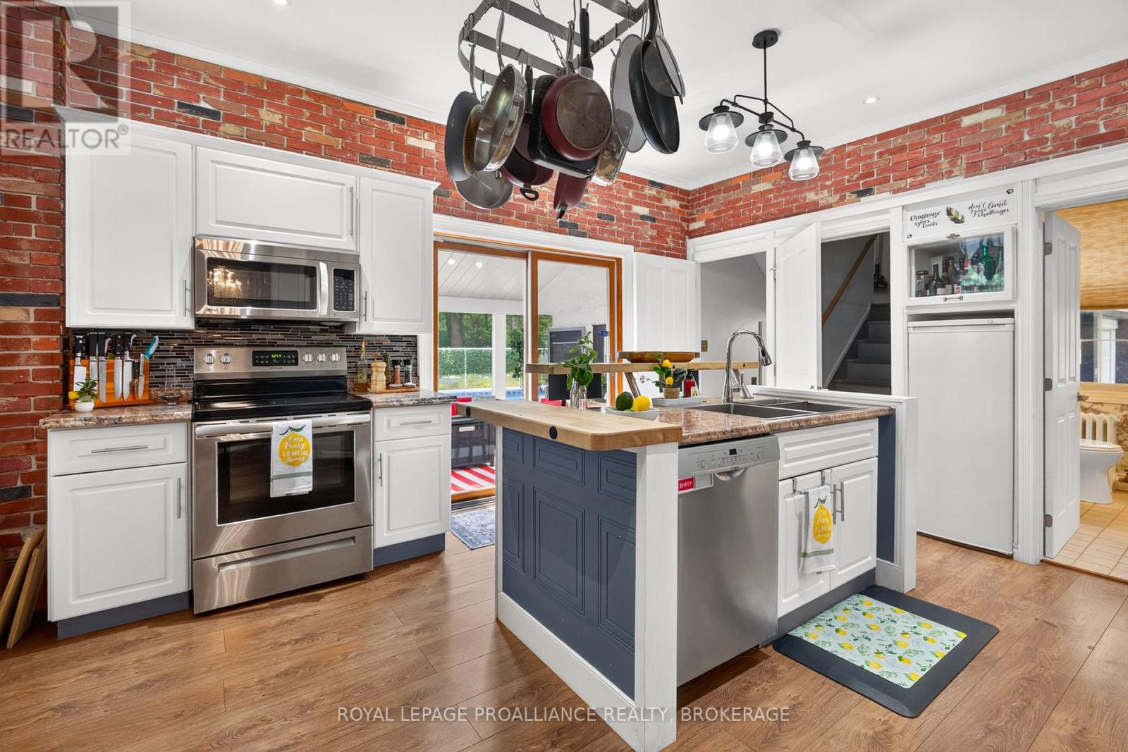 223 KING STREET W - 20
