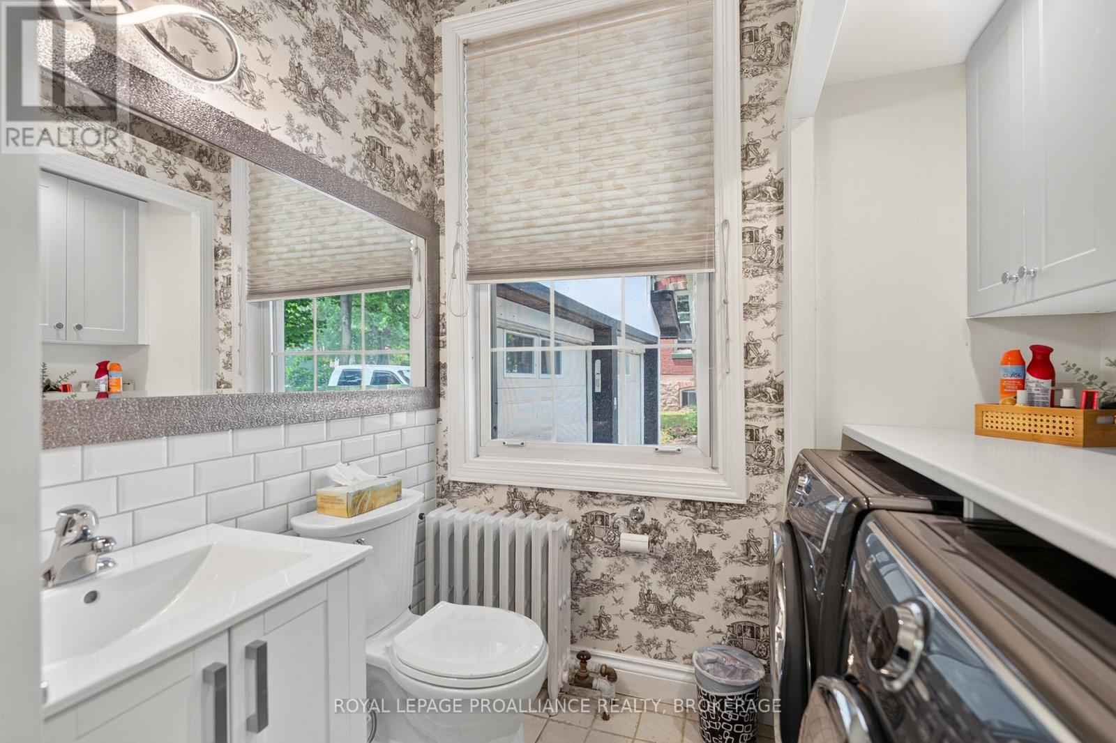 223 KING STREET W - 23