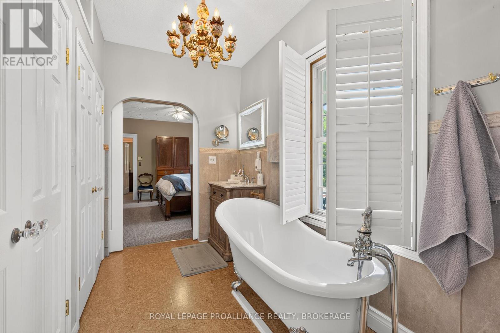 223 KING STREET W - 27