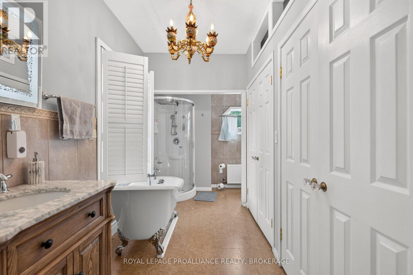 223 KING STREET W - 28