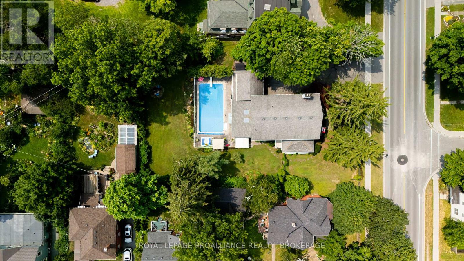 223 KING STREET W - 44