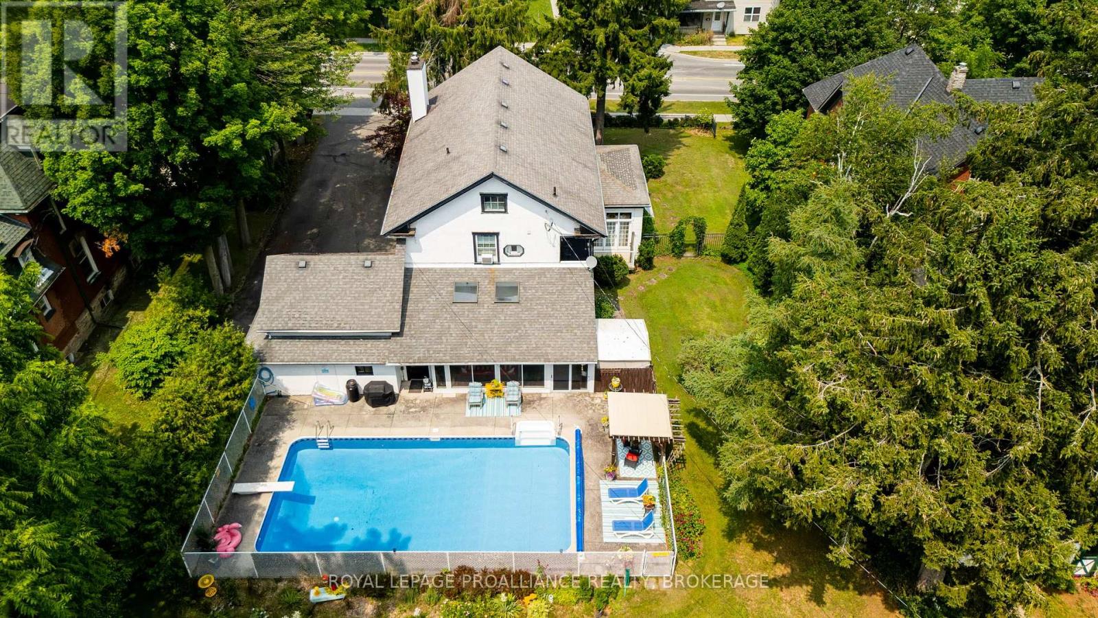 223 KING STREET W - 45