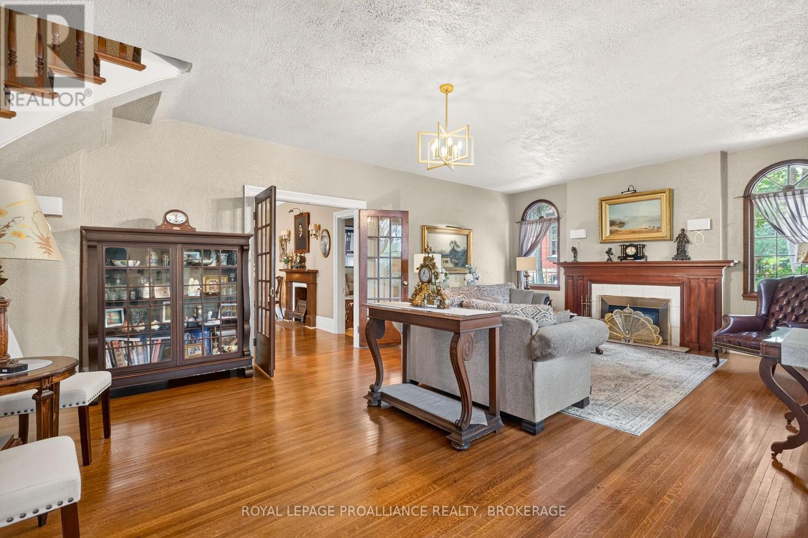 223 KING STREET W - 9