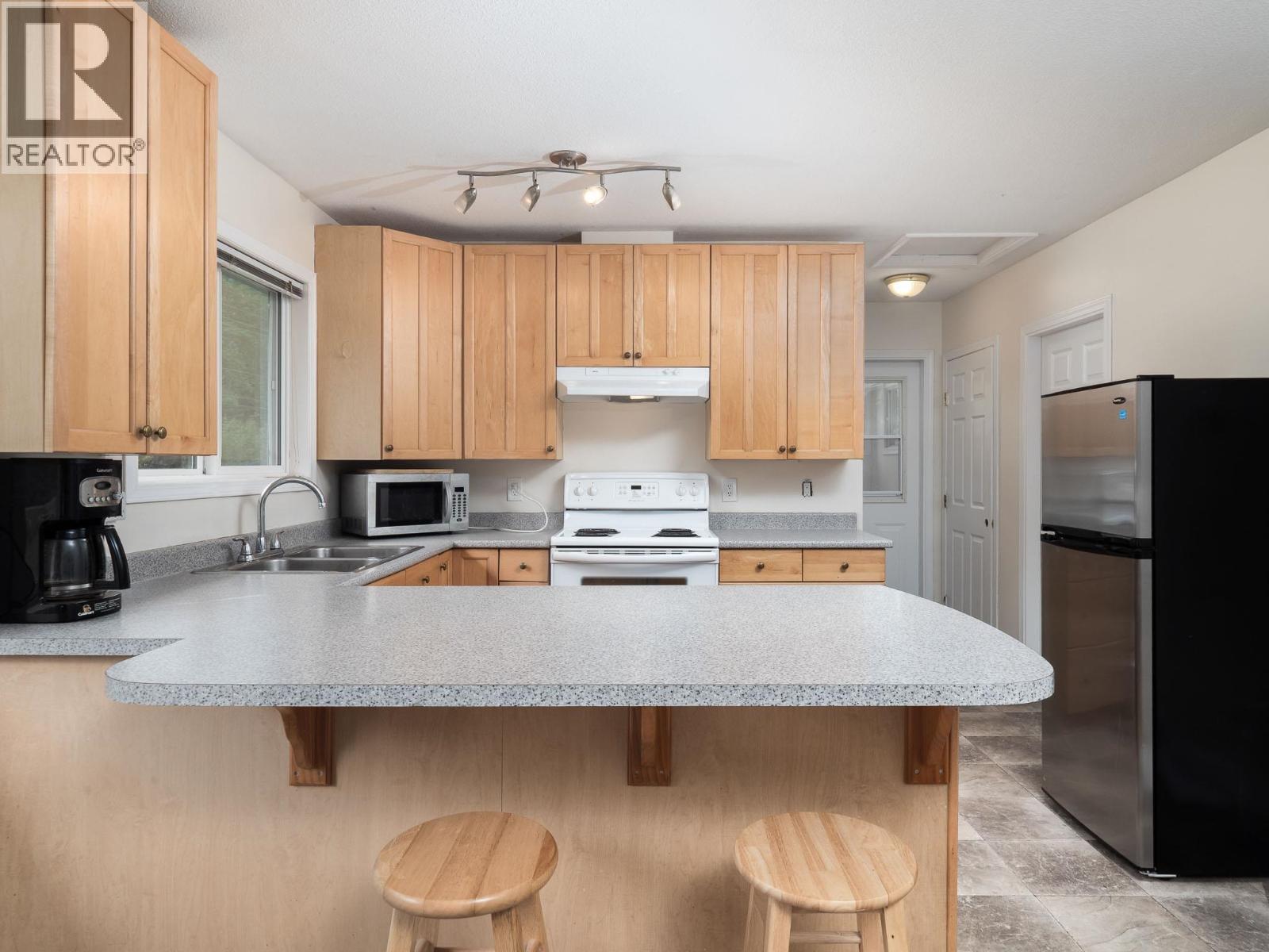 7280 OTWAY ROAD - 13